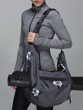 Lululemon Resolution Hobo
Atomic Flower Silver Spoon Black / Deep Coal